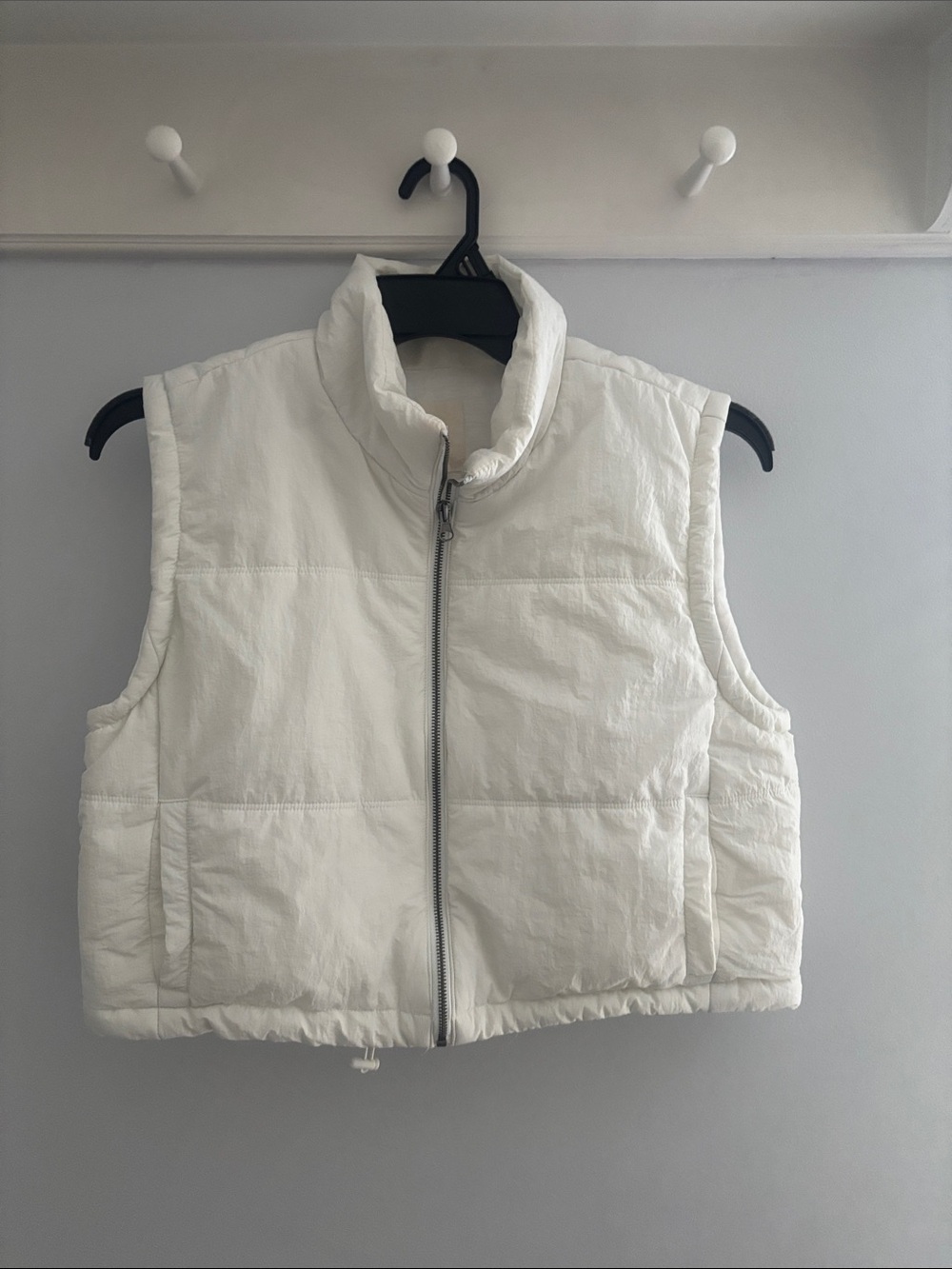 Thread & Supply White Quilted Puffer Vest - Sleeveless Zip Front